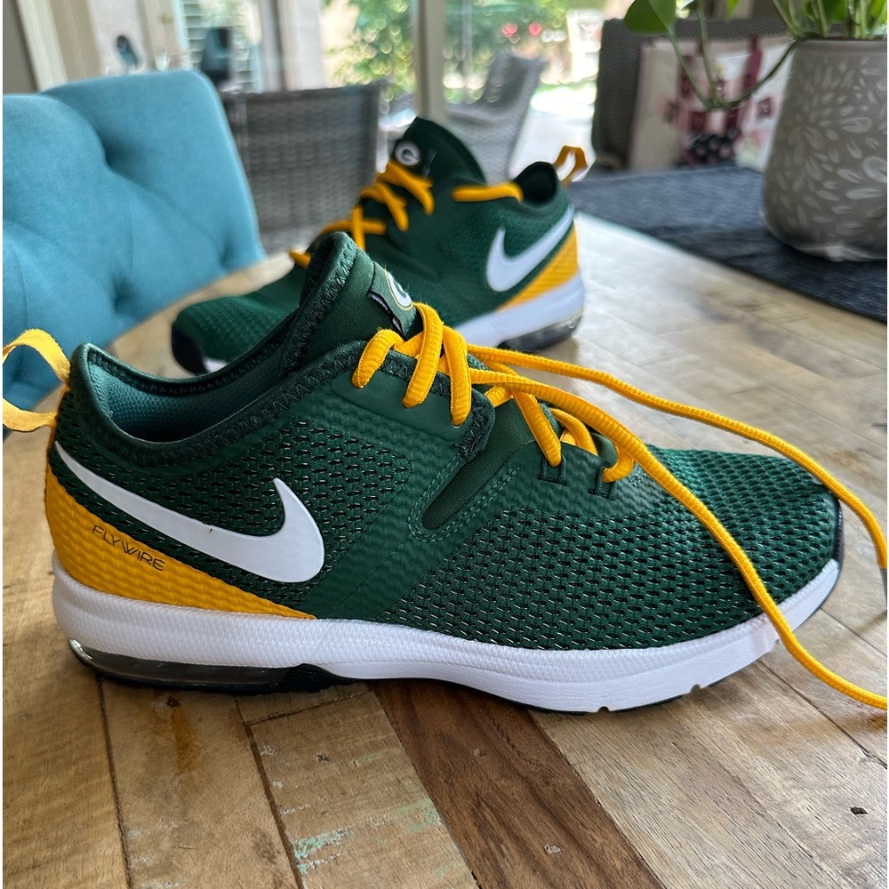 Like New! Green Bay Packers Nike Air Max Typha 2 Shoes - Green/Gold